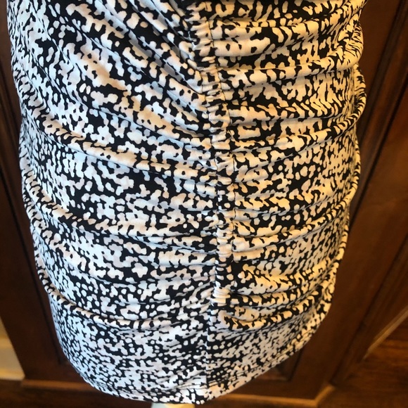 🖤 Vince Camuto Top with Pretty Keyhole Neckline - Picture 5 of 6